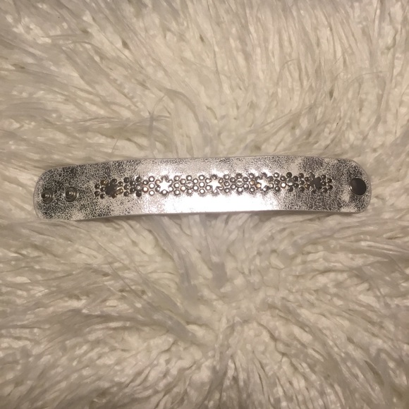 Silver Leather Star Cuff - Picture 5 of 5